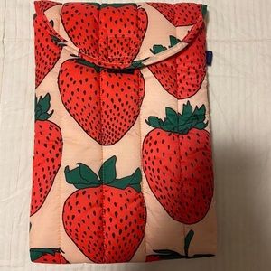 Baggu strawberry puffy laptop sleeve 13” inch 🍓🍰